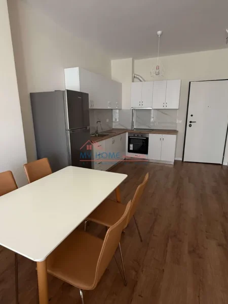 Tirane, jepet me qera apartament 1+1+Ballkon Kati 3, 70 m² 570 € (5 Maji)