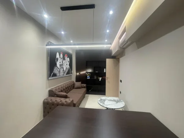 Tirane, jepet me qera zyre Kati 1, 30 m² 550 € (Myslym Shyri)