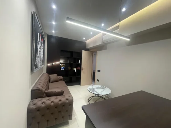 Tirane, jepet me qera zyre Kati 1, 30 m² 550 € (Myslym Shyri)