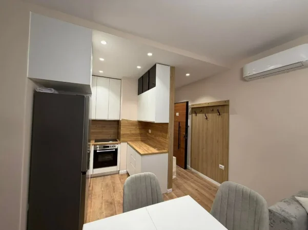 Tirane, jepet me qera apartament 1+1 Kati 8, 65 m² 700 € (Zogu i Zi)