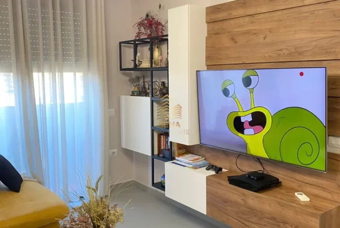 Tirane, jepet me qera apartament 1+1+Ballkon Kati 7, 68 m² 850 € (Bllok, Stadiumi Dinamo)