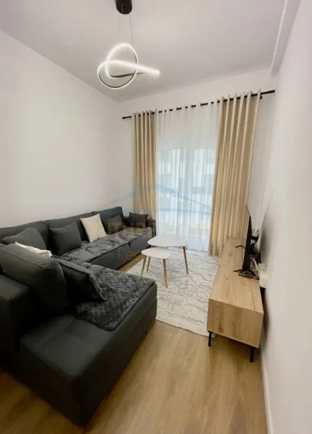 Tirane, jepet me qera apartament 2+1 Kati 5, 76 m² 580 € (Ali Demi)