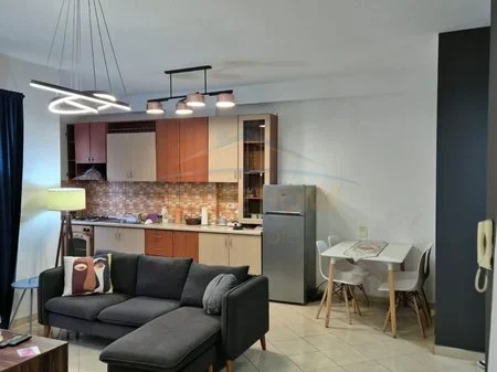 Tirane, jepet me qera apartament 2+1 Kati 2, 90 m² 500 € (Unaza e Re)