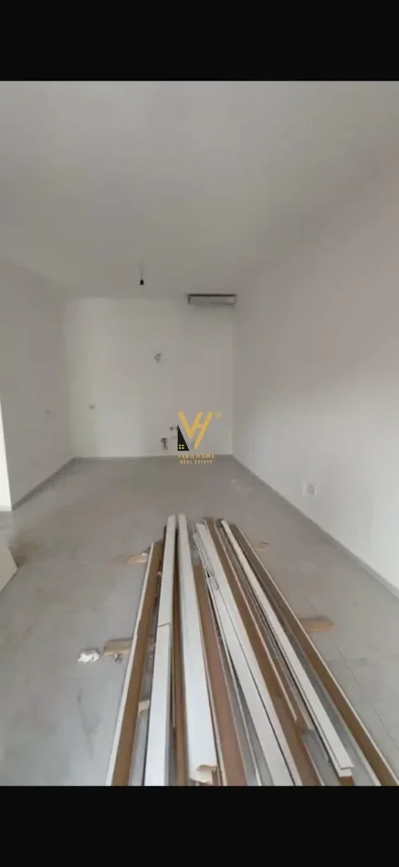 Tirane, jepet me qera zyre Kati 3, 70 m² 700 € (RRUGA E KAVAJES)