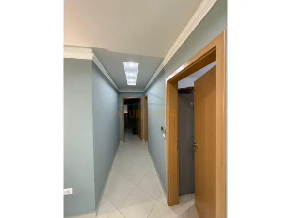 Tirane, jepet me qera apartament 2+1 Kati 6, 110 m² 700 € (Unaza e Re)