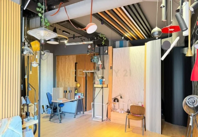 Tirane, jepet me qera ambjent biznesi Kati 0, 69 m² 1.500 € (Margarita Tutulani)