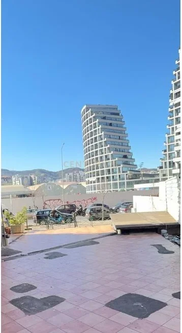 Tirane, jepet me qera ambjent biznesi Kati 0, 69 m² 1.500 € (Margarita Tutulani)