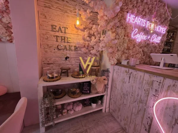 Tirane, jepet me qera bar-kafe Kati 0, 170 m² 1.500 € (RRUGA MUHAMET GJOLLESHA)