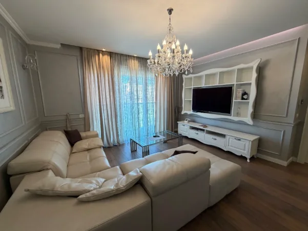 Tirane, jap me qera apartament 2+1+Ballkon Kati 8, 147 m² 3.000 € (Ambasador3)