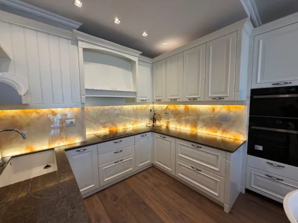 Tirane, jap me qera apartament 2+1+Ballkon Kati 8, 147 m² 3.000 € (Ambasador3)