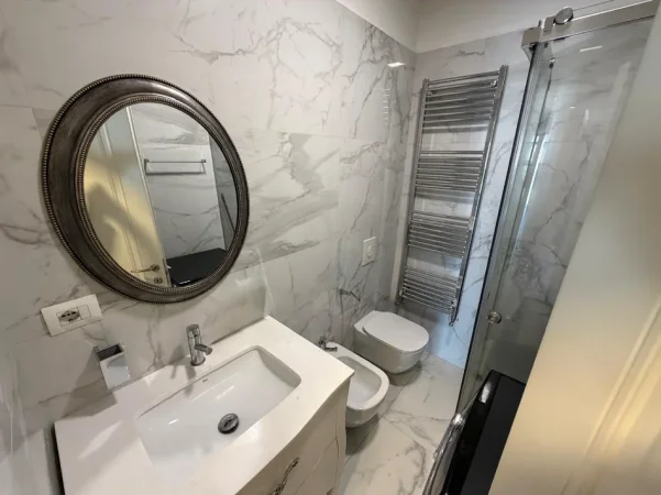 Tirane, jap me qera apartament 2+1+Ballkon Kati 8, 147 m² 3.000 € (Ambasador3)