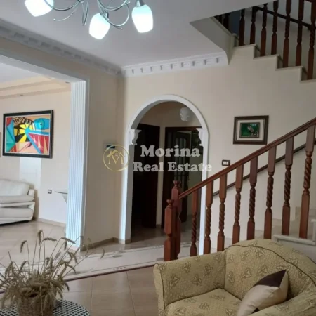 Fier, jepet me qera Vile 4+1 Kati 1, 1.083 m² 2.500 € (Fier)