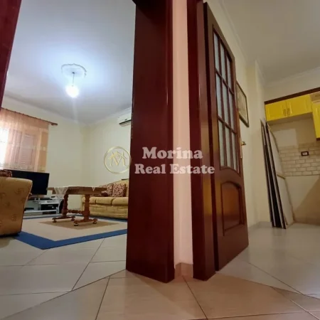 Fier, jepet me qera Vile 4+1 Kati 1, 1.083 m² 2.500 € (Fier)