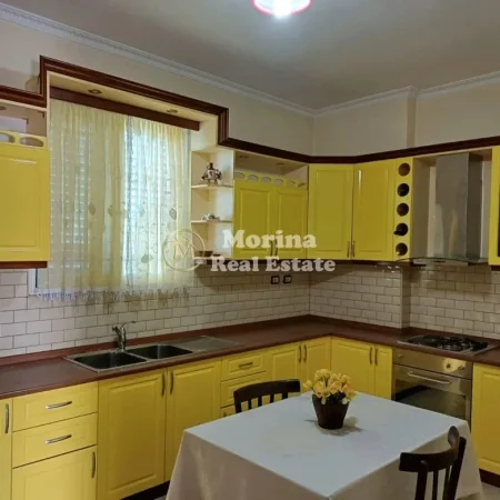 Fier, jepet me qera Vile 4+1 Kati 1, 1.083 m² 2.500 € (Fier)