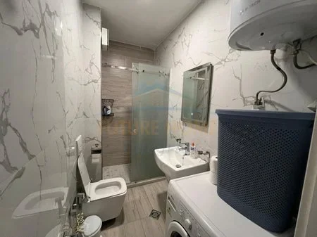 Tirane, jepet me qera apartament 1+1 Kati 5, 70 m² 519 € (Rruga 5 Maj)