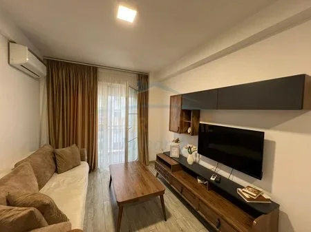 Tirane, jepet me qera apartament 1+1 Kati 5, 70 m² 519 € (Rruga 5 Maj)