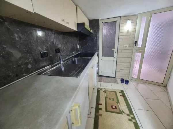 Tirane, jap me qera 1+1+Ballkon , 47 m² 370 € (Rruga 5maji prane qendres tregtare concord)