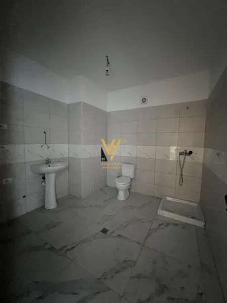 Tirane, jepet me qera apartament 2+1+Ballkon Kati 4, 120 m² 370 € (KOMBINAT)
