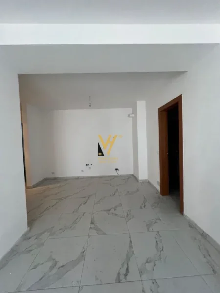Tirane, jepet me qera apartament 2+1+Ballkon Kati 4, 120 m² 370 € (KOMBINAT)