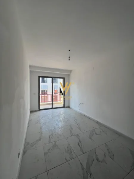Tirane, jepet me qera apartament 2+1+Ballkon Kati 4, 120 m² 370 € (KOMBINAT)