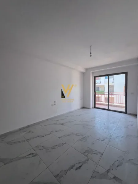 Tirane, jepet me qera apartament 2+1+Ballkon Kati 4, 120 m² 370 € (KOMBINAT)
