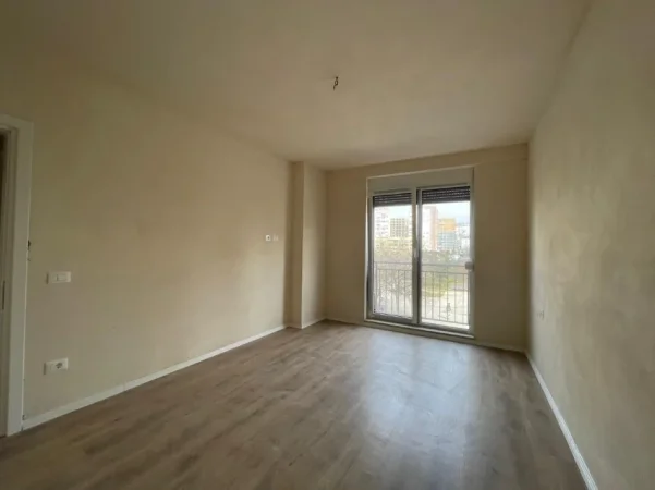 Tirane, jepet me qera apartament 1+1 Kati 1, 66 m² 700 € (Ish Fusha e Aviacionit)