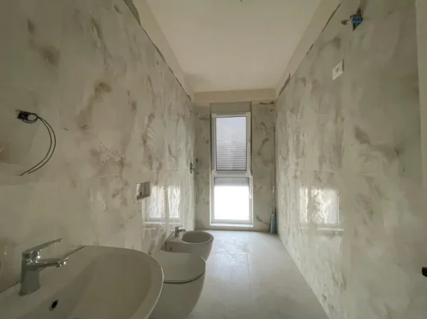 Tirane, jepet me qera apartament 1+1 Kati 1, 66 m² 700 € (Ish Fusha e Aviacionit)