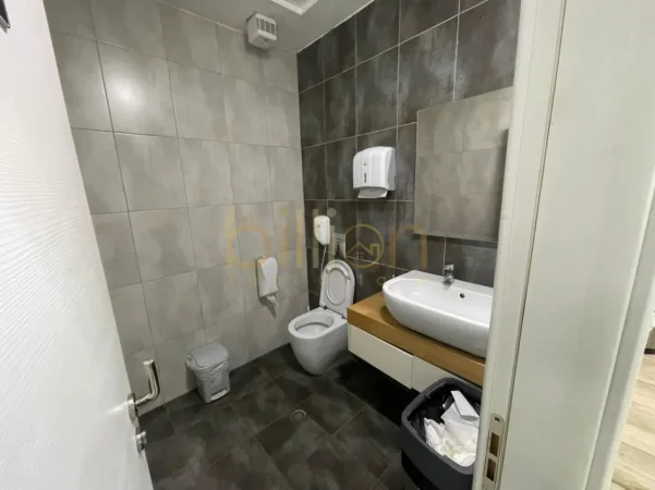 Tirane, jepet me qera , 228 m² 4.500 € (Kullat Binjake)