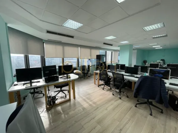 Tirane, jepet me qera , 228 m² 4.500 € (Kullat Binjake)