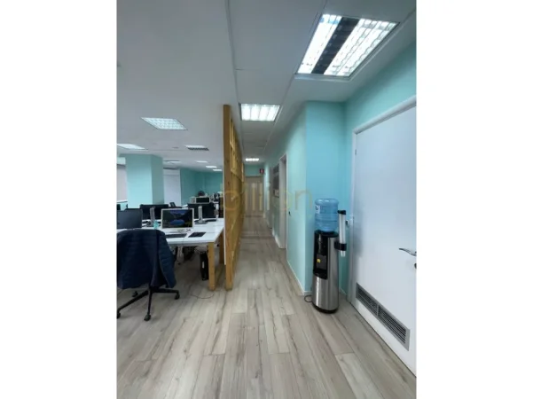 Tirane, jepet me qera , 228 m² 4.500 € (Kullat Binjake)