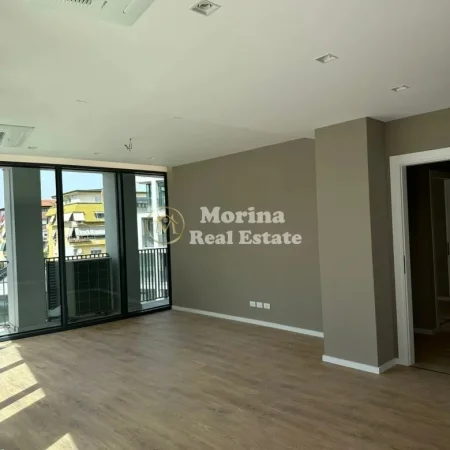 Tirane, jepet me qera ambjent biznesi Kati 2, 90 m² 1.000 € (Kompleksi Lake View)