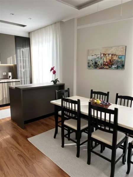 Tirane, jepet me qera Vile 3 Katshe Kati 3, 318 m² 1.600 € (LIQENI I PRUSHIT)