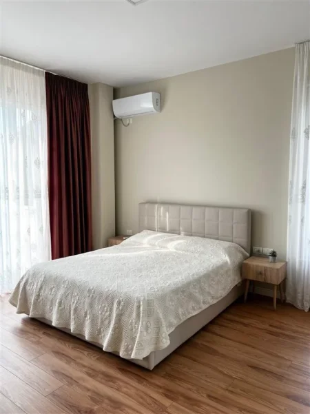 Tirane, jepet me qera Vile 3 Katshe Kati 3, 318 m² 1.600 € (LIQENI I PRUSHIT)