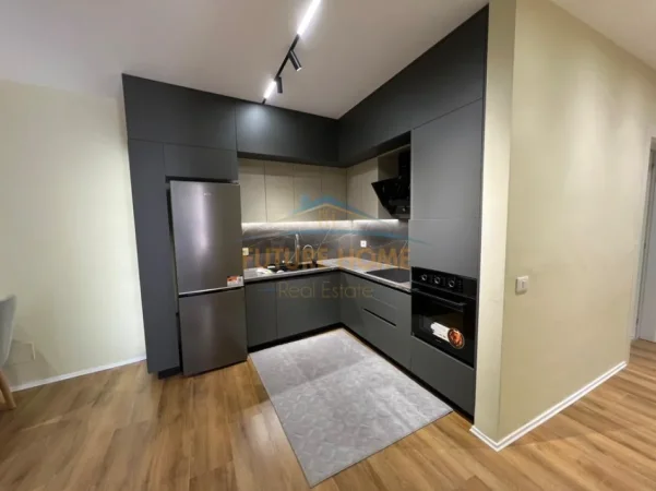 Tirane, jepet me qera apartament 1+1 Kati 4, 80 m² 1.000 € (RRUGA E KAVAJES , Galeria Roma)