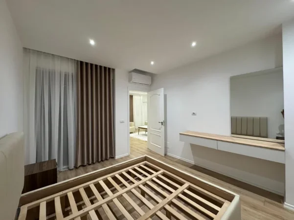 Tirane, shitet apartament 1+1+Ballkon Kati 5, 67 m² 175.000 € (Rruga Fortuzi)