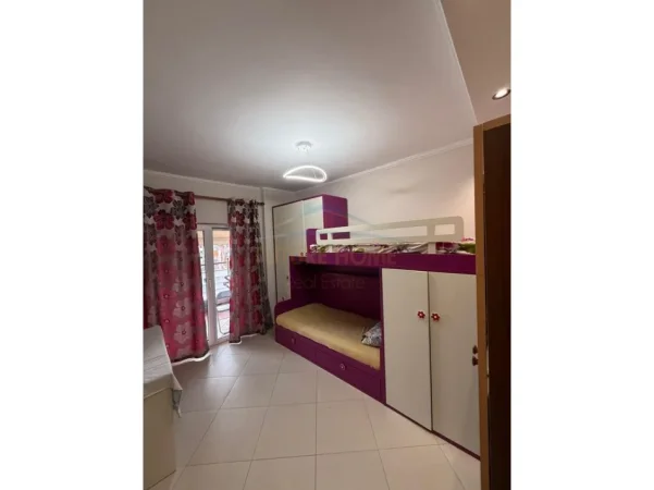 Tirane, jepet me qera apartament 2+1 Kati 6, 110 m² 700 € (Unaza e Re)