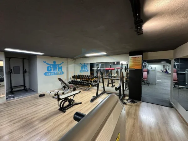 Tirane, shitet ambjent biznesi Kati 0, 160 m² 270.000 € (myslym shyri)