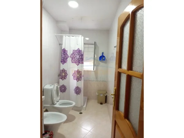 Tirane, jepet me qera apartament 3+1+2 Kati 4, 100 m² 780 € (XHAMIA E TABAKEVE)