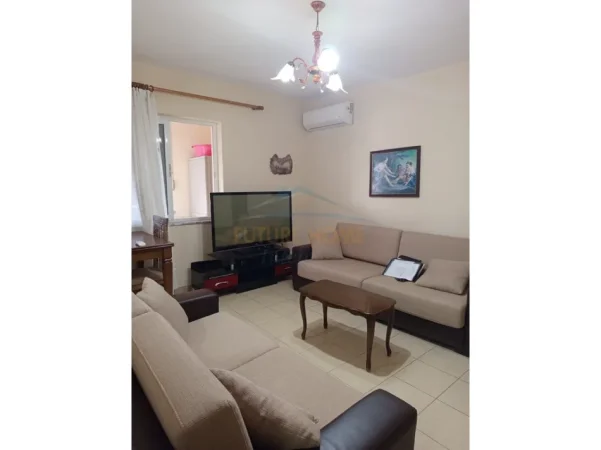 Tirane, jepet me qera apartament 3+1+2 Kati 4, 100 m² 780 € (XHAMIA E TABAKEVE)