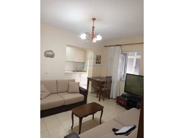 Tirane, jepet me qera apartament 3+1+2 Kati 4, 100 m² 780 € (XHAMIA E TABAKEVE)