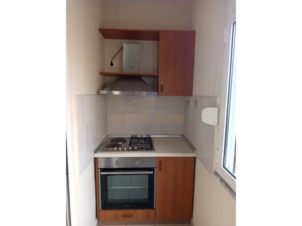 Tirane, jepet me qera apartament 3+1+2 Kati 4, 100 m² 780 € (XHAMIA E TABAKEVE)