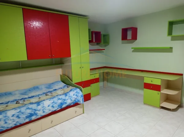 Tirane, jepet me qera apartament 3+1+2 Kati 4, 100 m² 780 € (XHAMIA E TABAKEVE)