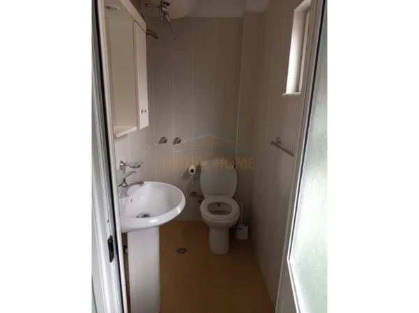 Tirane, jepet me qera apartament 3+1+2 Kati 4, 100 m² 780 € (XHAMIA E TABAKEVE)