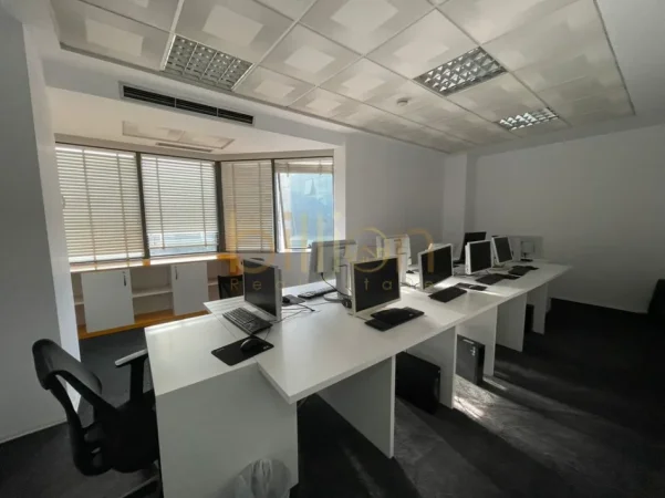 Tirane, jepet me qera , 118 m² 2.500 € (Bulevardi Deshmoret e Kombit)