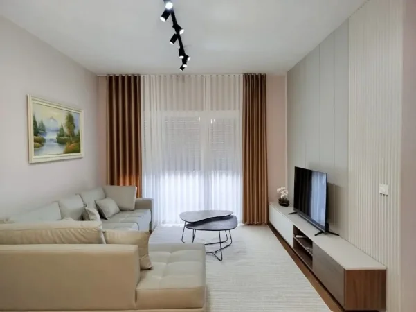 Tirane, jepet me qera apartament 1+1+Ballkon Kati 5, 80 m² 700 € (PAZARI I RI)