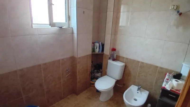 Tirane, jepet me qera apartament 2+1 Kati 4, 100 m² 500 € (KINOSTUDIO)