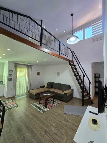 Tirane, jepet me qera apartament 2+1+Ballkon Kati 4, 80 m² 600 € (RRUGA E DURRESIT)