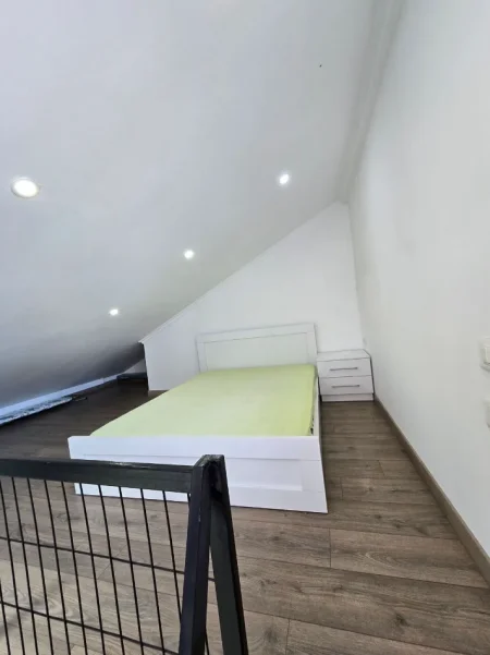 Tirane, jepet me qera apartament 2+1+Ballkon Kati 4, 80 m² 600 € (RRUGA E DURRESIT)