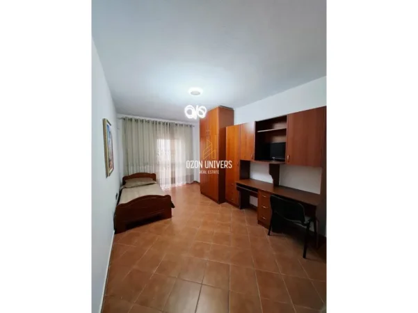Tirane, jepet me qera apartament 2+1 Kati 3, 115 m² 650 € (Myslym Shyr)