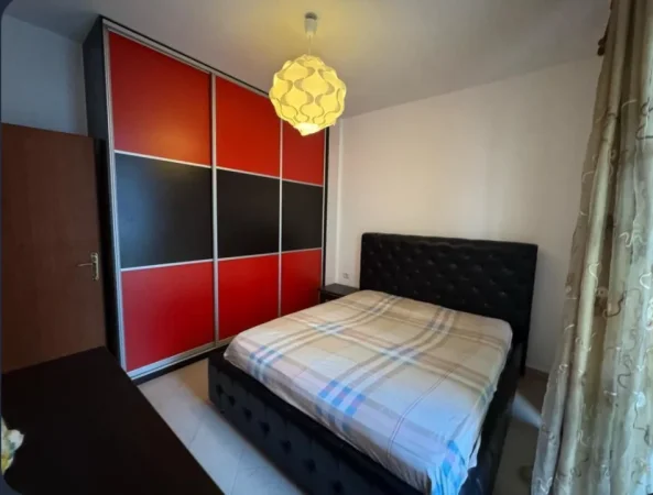 Tirane, jepet me qera apartament 2+1+Ballkon Kati 3, 85 m² 450 € (YZBERISHT)